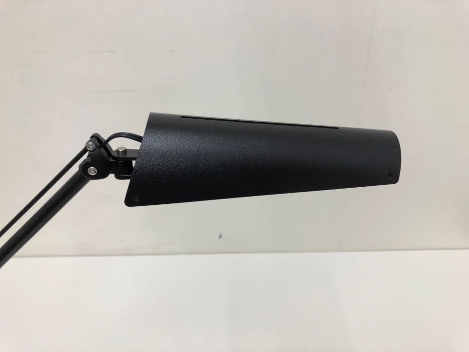 Luxo Air Led 600 bordlampe med bordfot - BRUKTE KONTORMØBLER - - Bilde 2