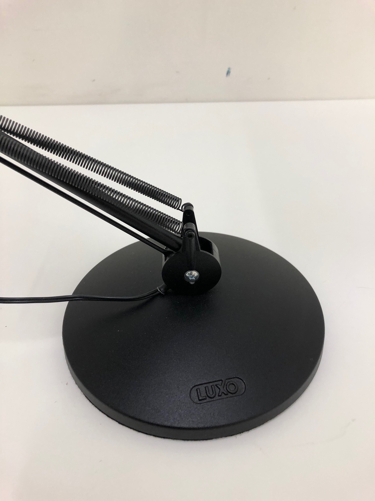 Luxo Air Led 600 bordlampe med bordfot - BRUKTE KONTORMØBLER - - Bilde 3