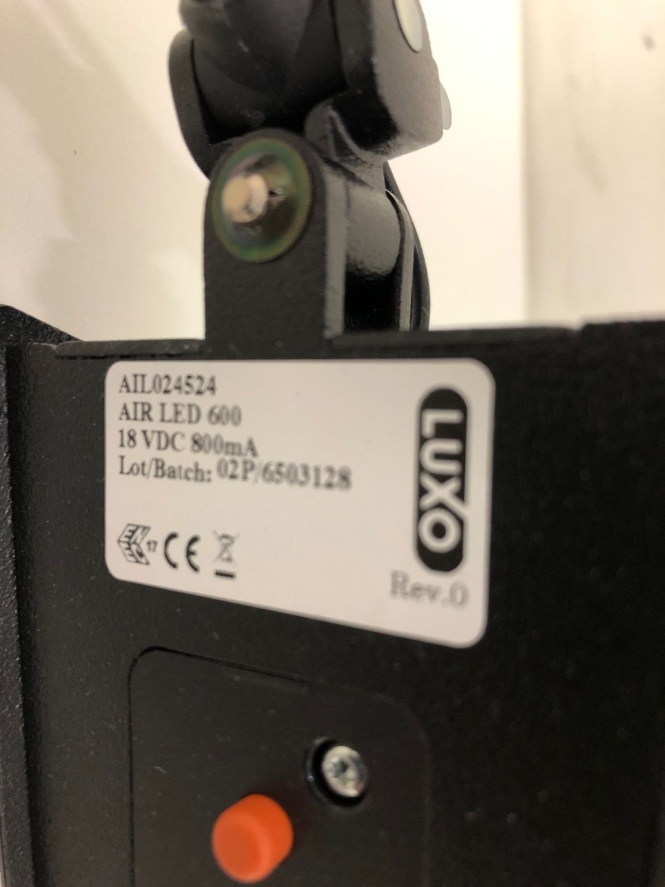 Luxo Air Led 600 bordlampe med bordfot - BRUKTE KONTORMØBLER - - Bilde 6